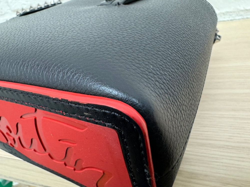 ルブタンの2wayトートバッグ角