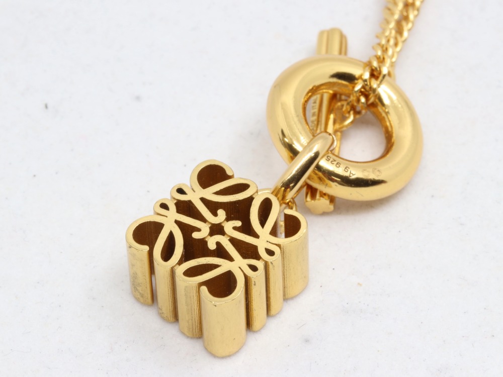 ロエベのアナグラム925ネックレストップ