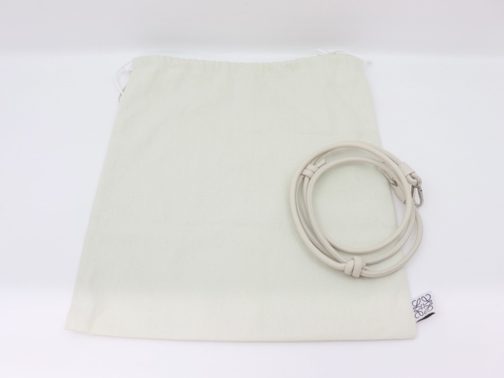 ロエベのフラメンコパースバッグ付属品