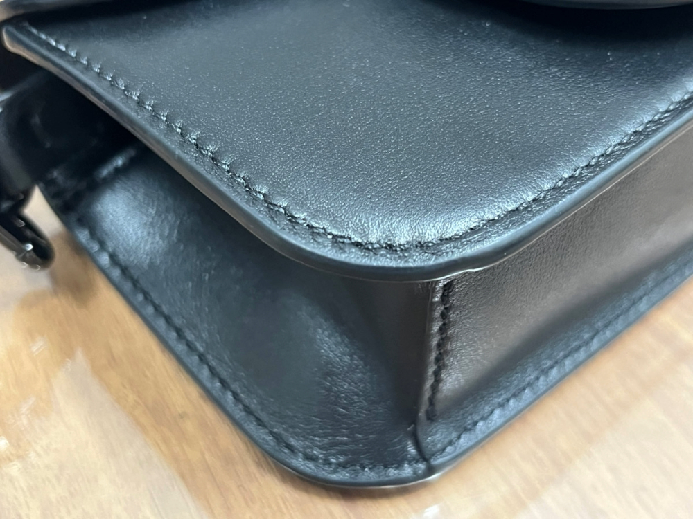 ヴァレンティノのバッグ角