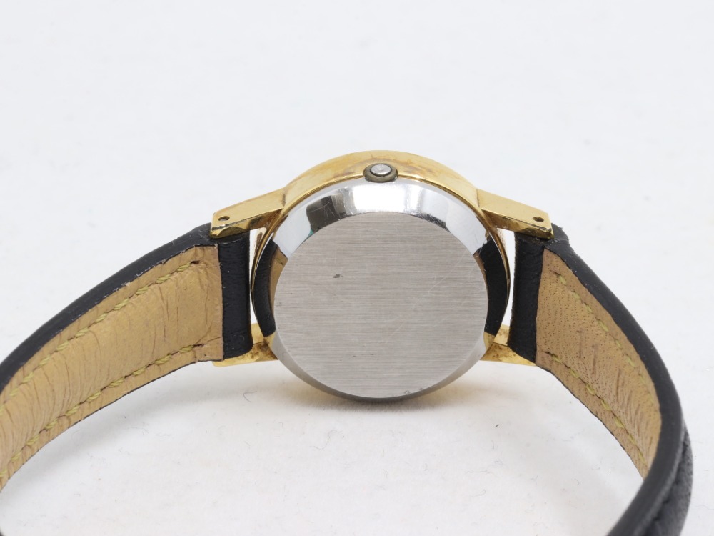 不動のオメガデビルクォーツ裏蓋