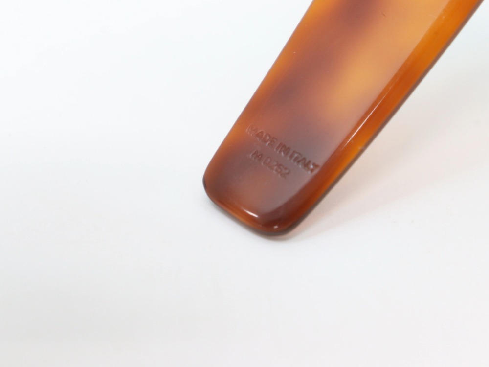 傷のあるセリーヌのべっ甲カチューシャ刻印