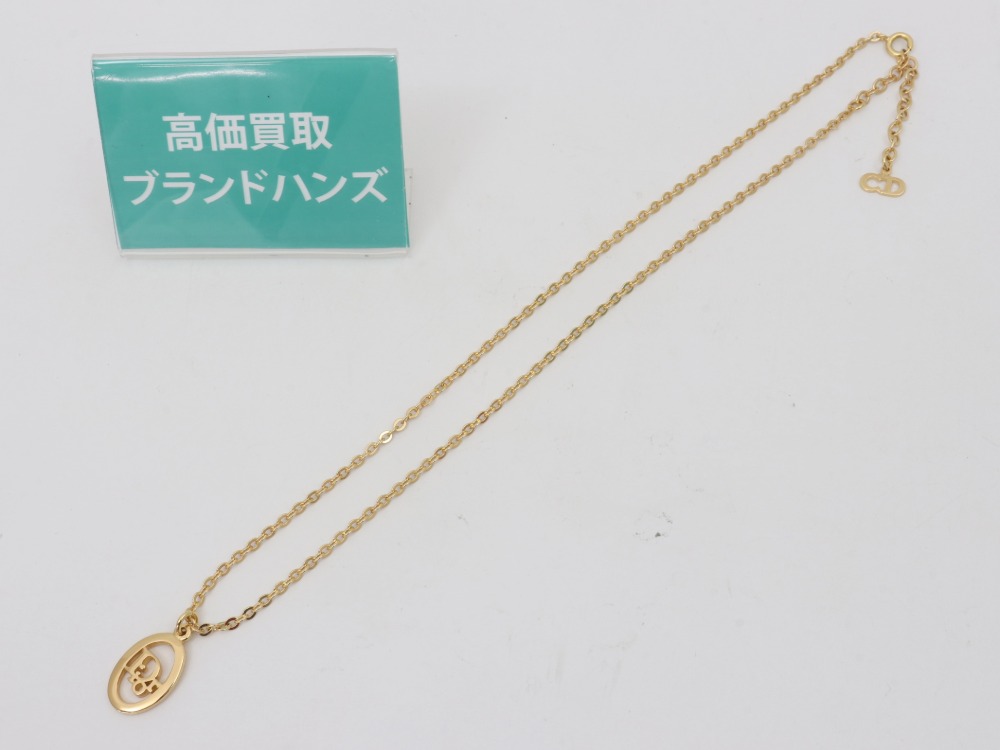 傷有のディオールロゴネックレス全体
