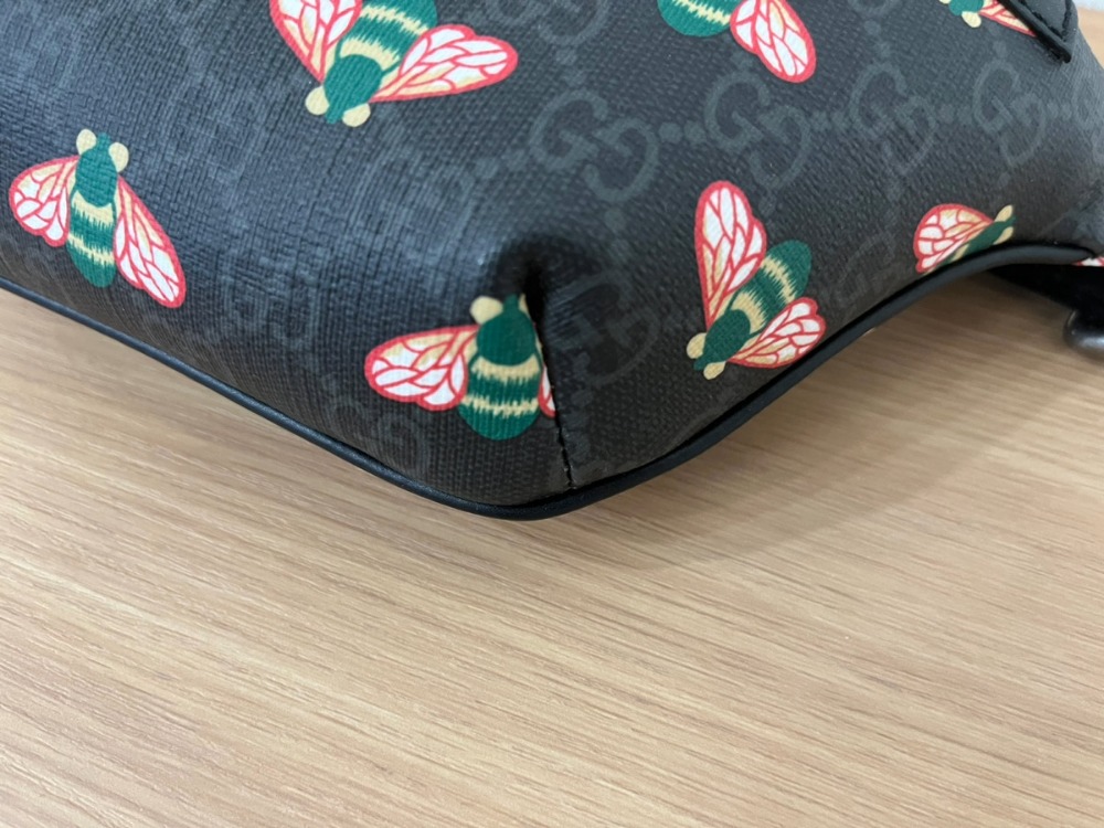 未使用のグッチボディバッグ角