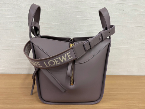 美品のロエベのハンモックコンパクト