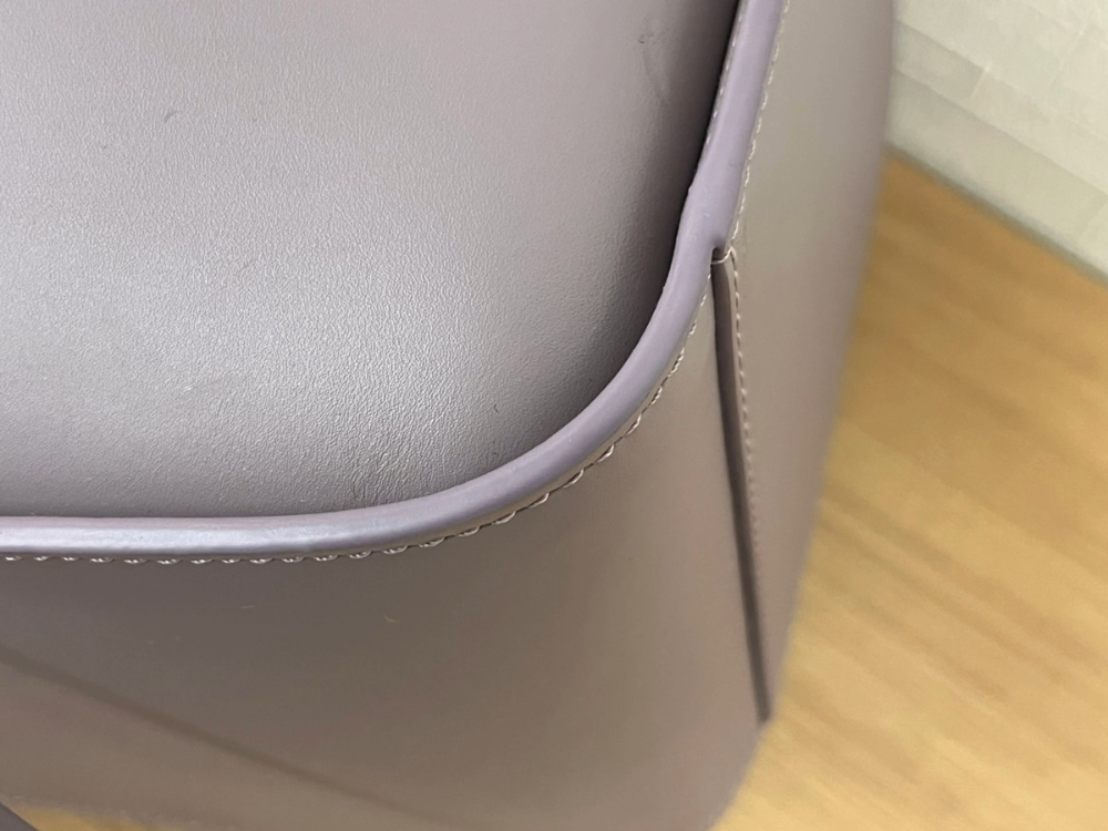 美品のロエベのハンモックコンパクト角