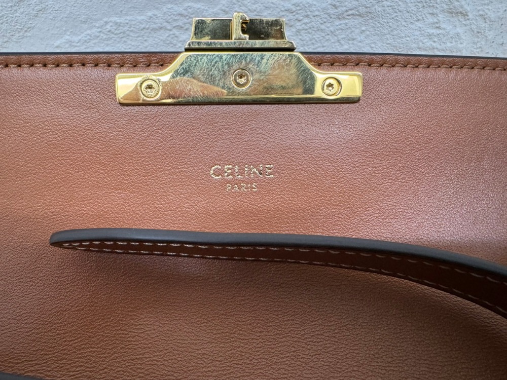 超美品のセリーヌクロードショルダー刻印
