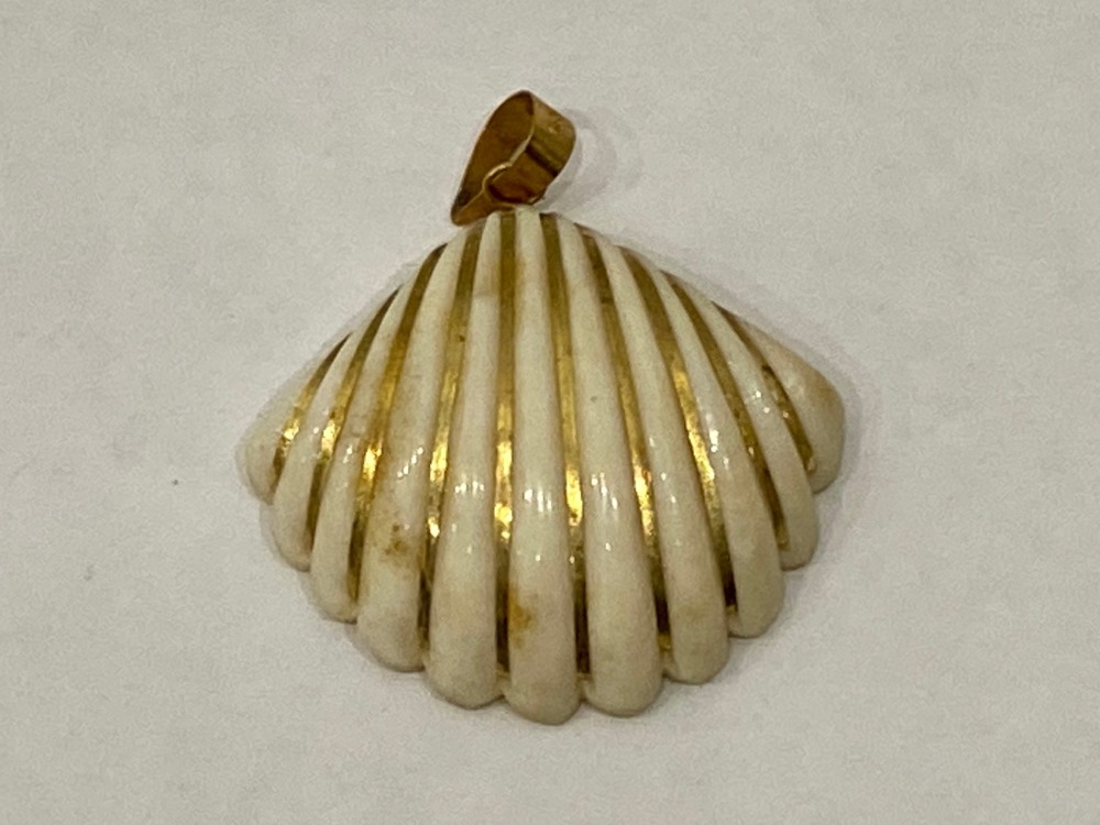 金K14貝モチーフペンダントトップ正面