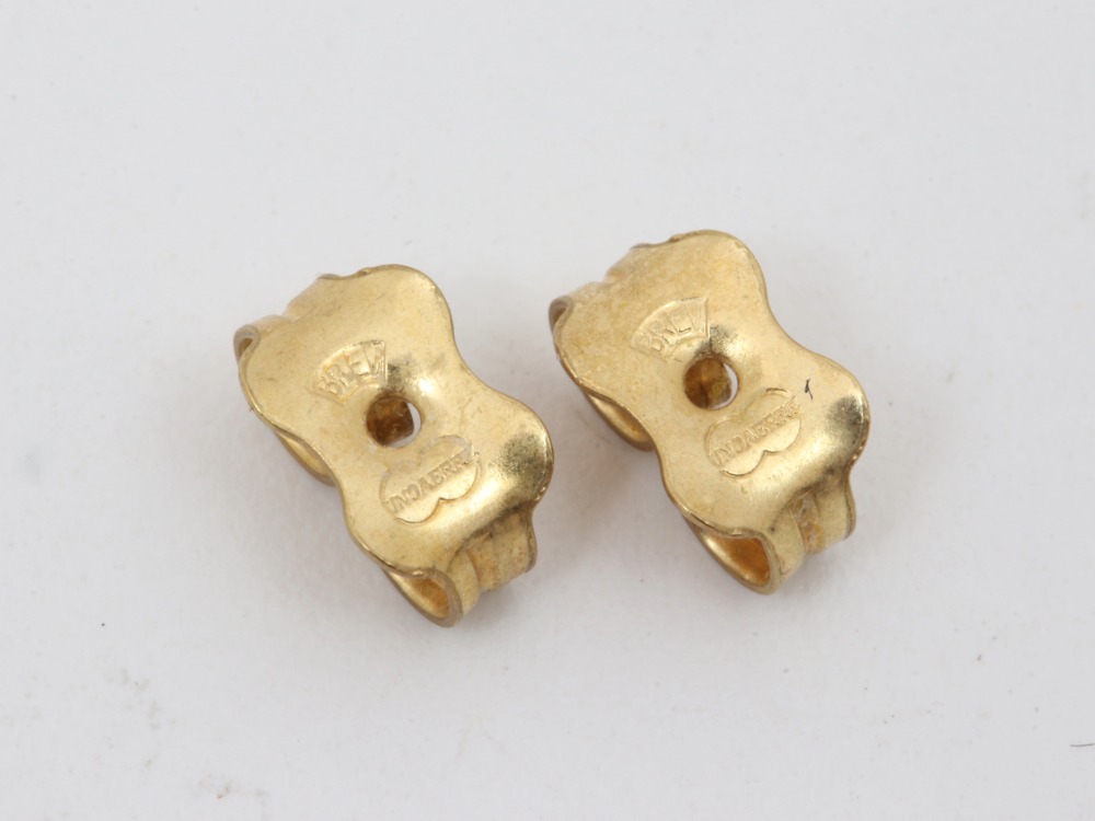金K18ピアス2.3gキャッチ部