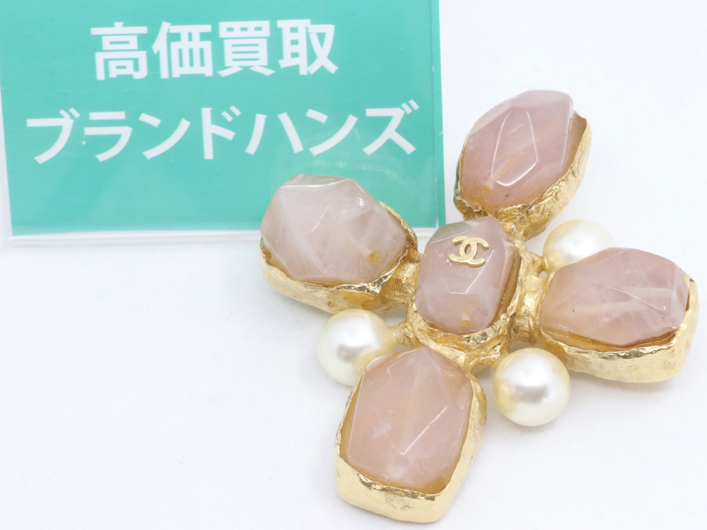 破損のあるシャネルカラーストーンブローチをお買取しました！