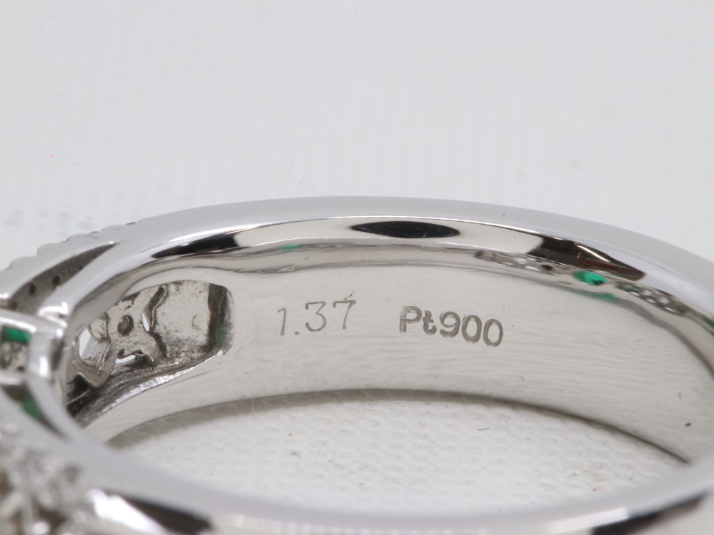 PT900エメラルドリング刻印
