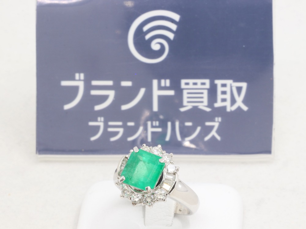 Pt900のエメラルド×ダイヤリング全体