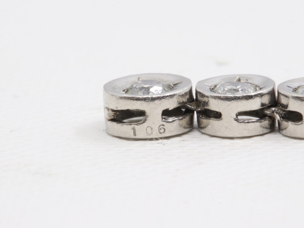 Pt900のダイヤピアス1.06ct両耳刻印2