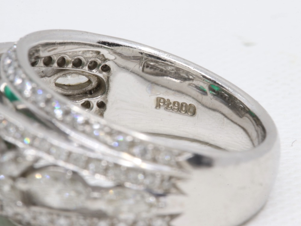 Pt900(プラチナ900)エメラルドダイヤリング刻印