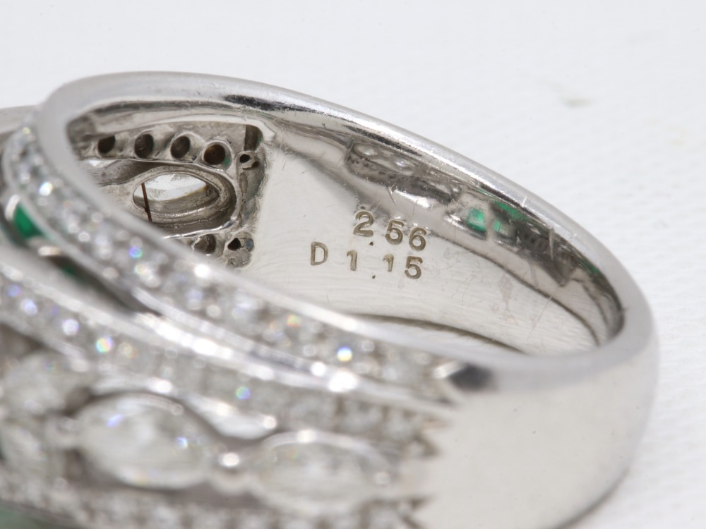 Pt900(プラチナ900)エメラルドダイヤリング刻印2