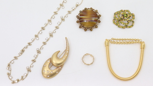 金メッキのアクセサリー