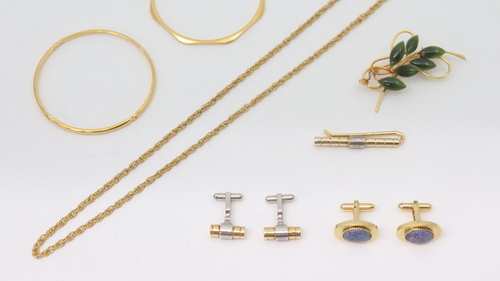 金メッキのアクセサリー