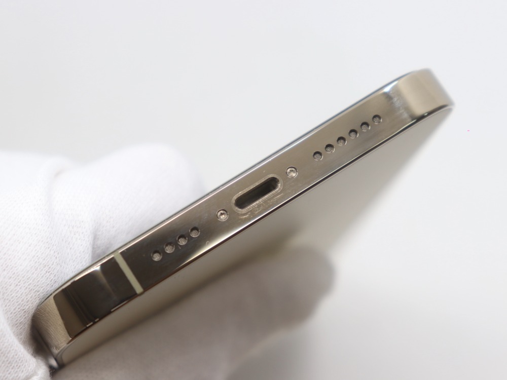 iPhone14PROカ充電口