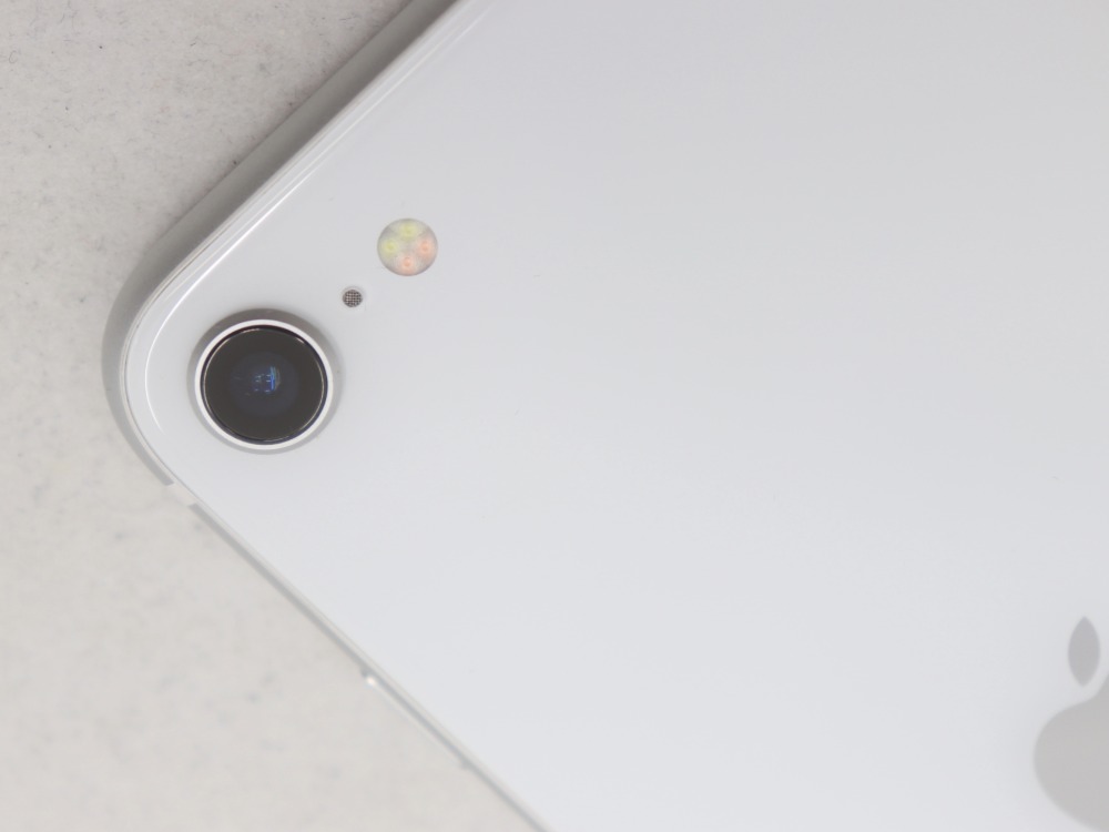 iPhoneSE第二世代MHGQ3JAカメラ