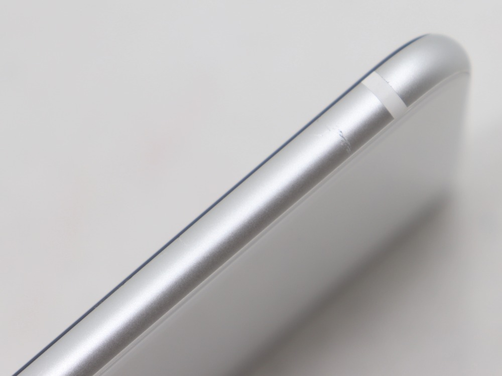 iPhoneSE第二世代MHGQ3JA側面