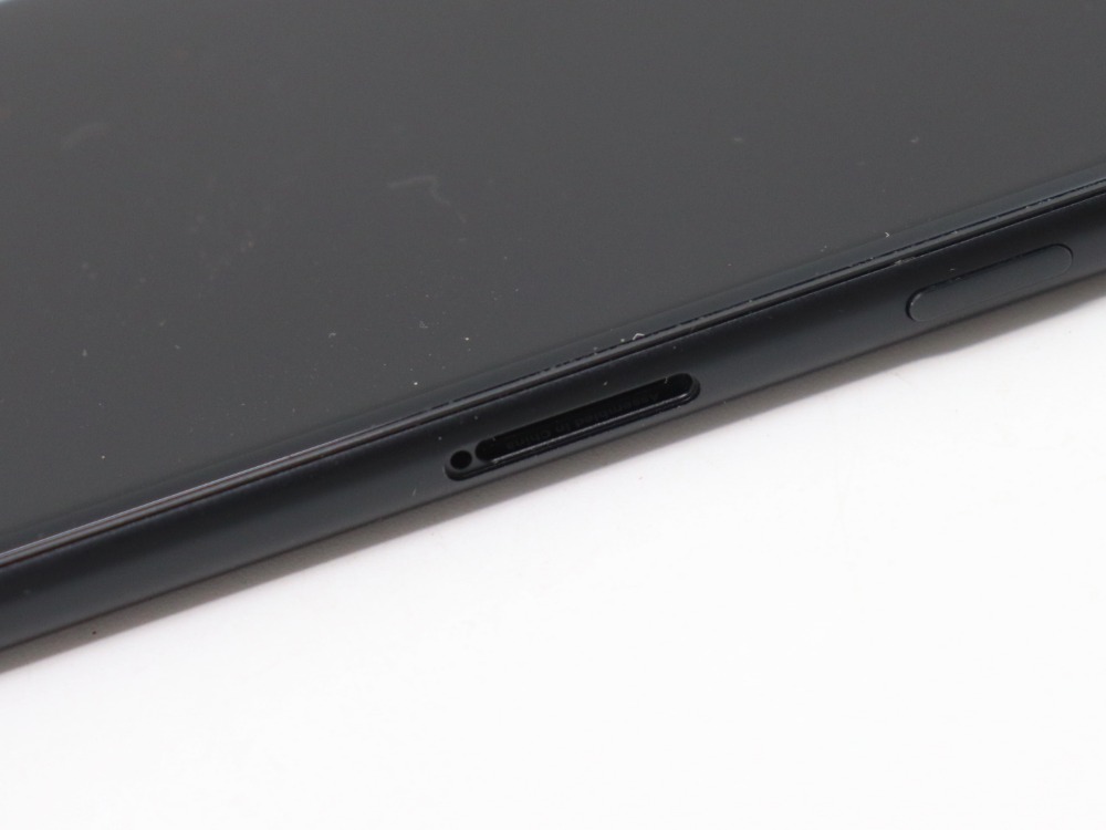 iPhoneSE第二世代本体のみSIMスロット