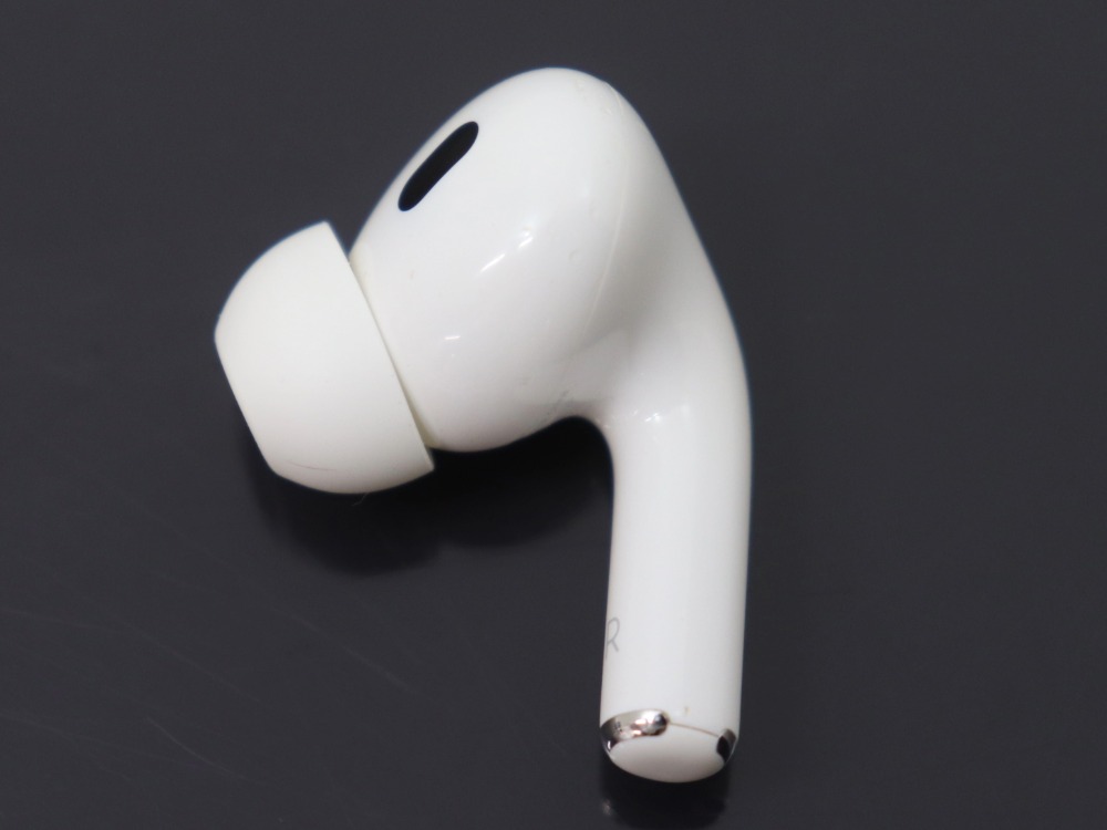 アップルエアポッズプロの片耳横