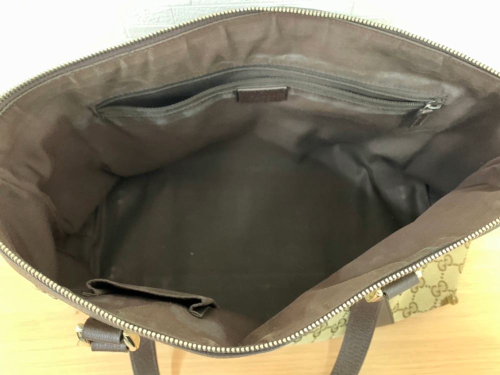 グッチのGGキャンバストートバッグ内