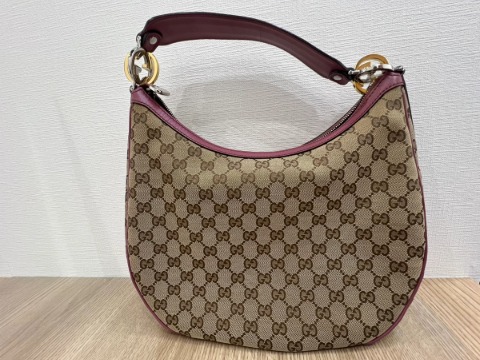 グッチのGGキャンバスワンショルダーバッグ