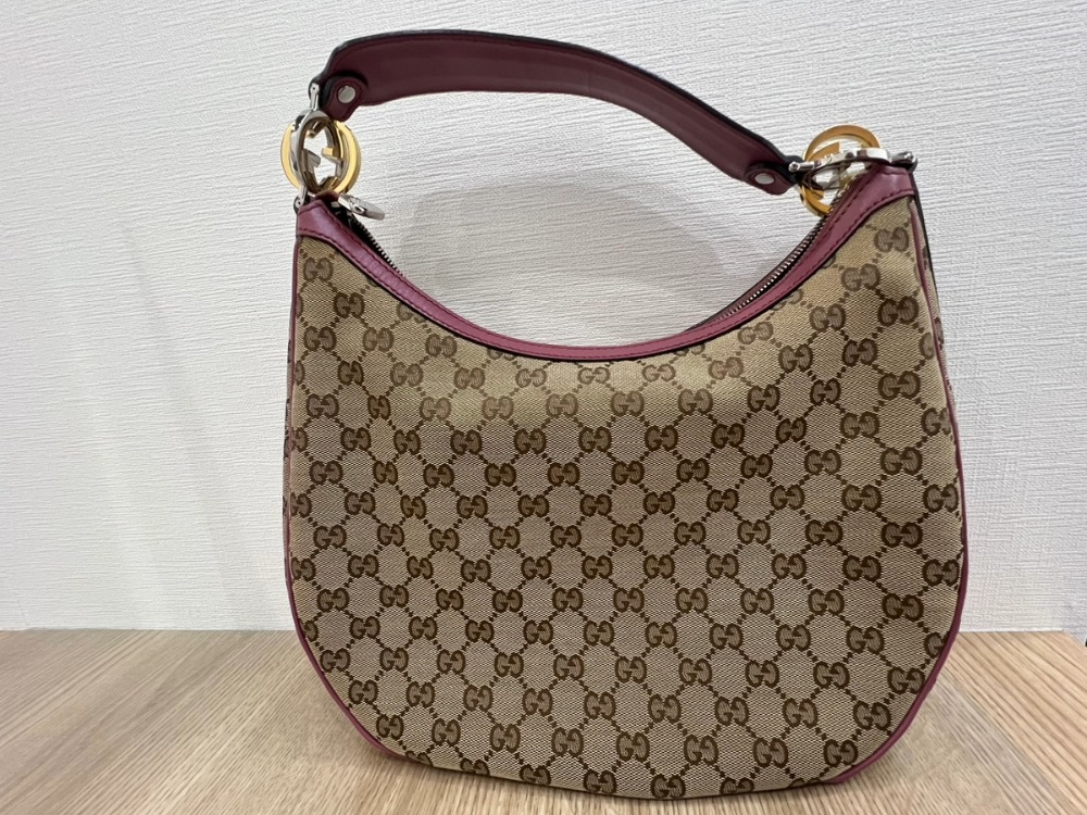 グッチのGGキャンバスワンショルダーバッグ正面