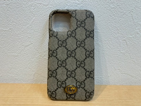 グッチのGGスプリームスマホカバー