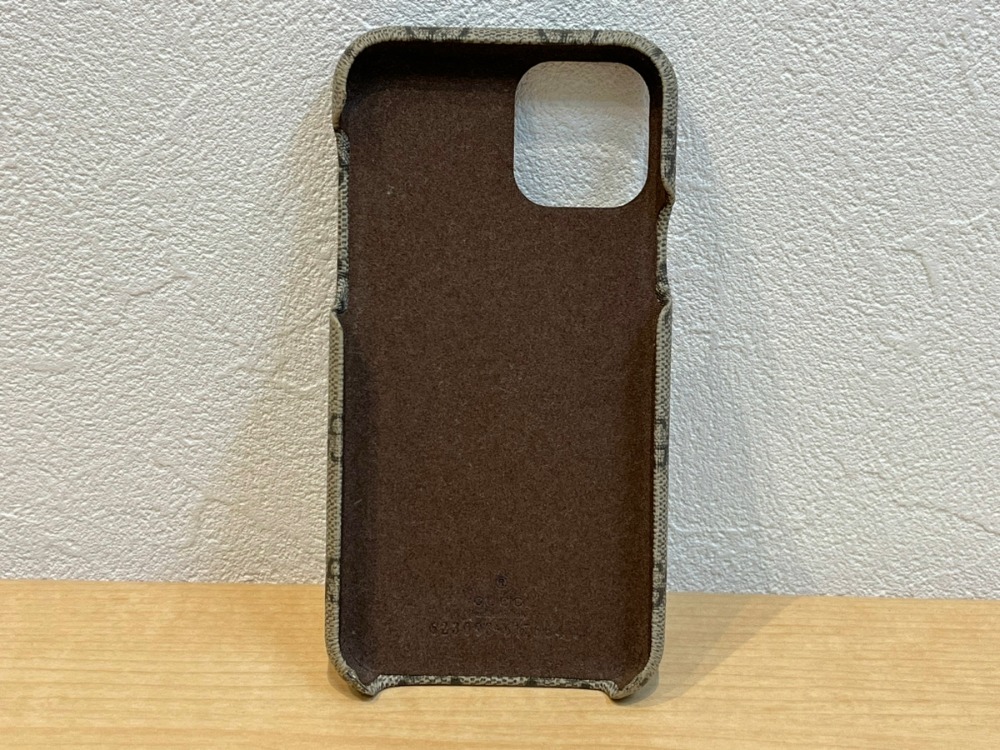 グッチのGGスプリームスマホカバー裏
