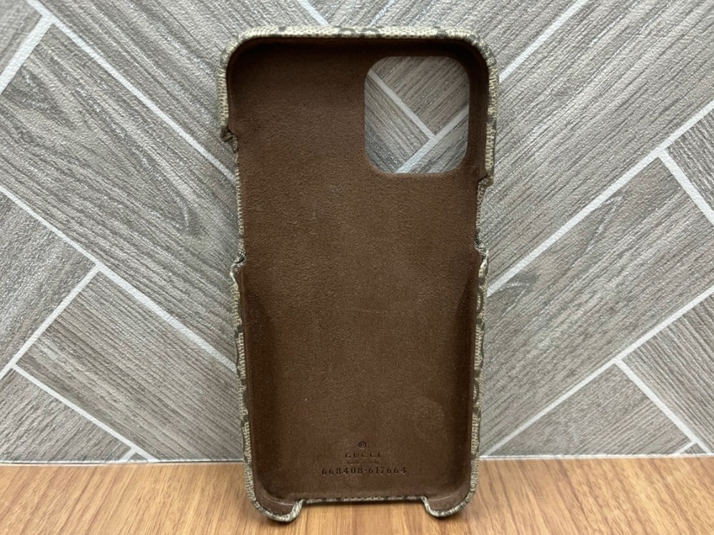 グッチのオフィディアアイフォンケース内