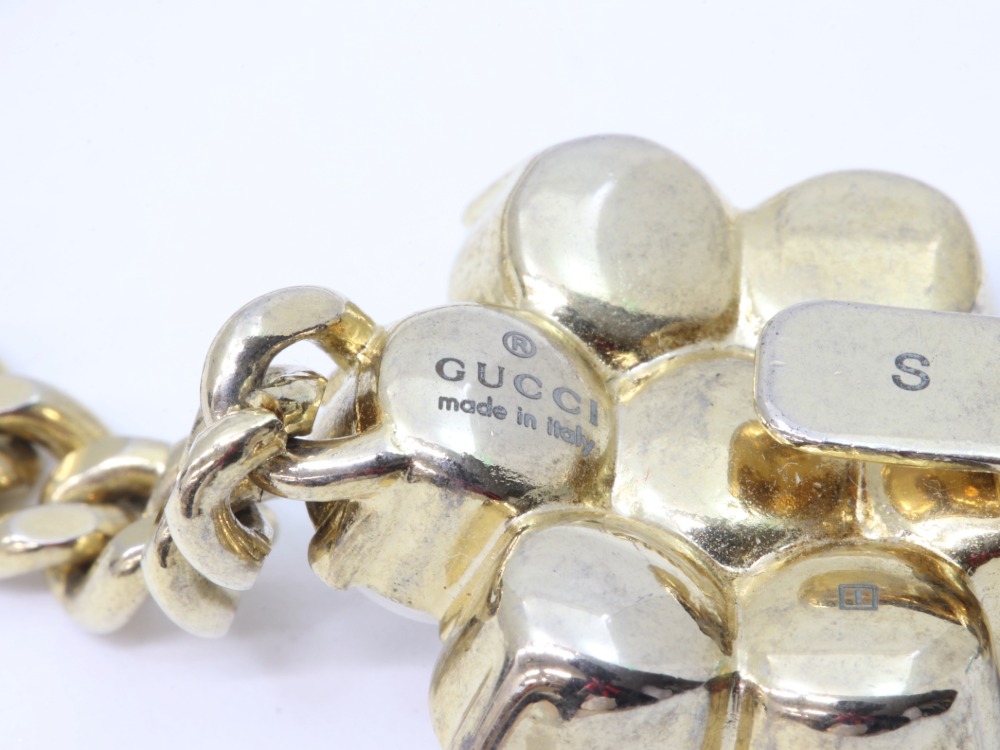 グッチのフェイクパールブレス刻印