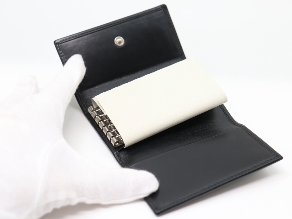 グッチのレザーキーケース内