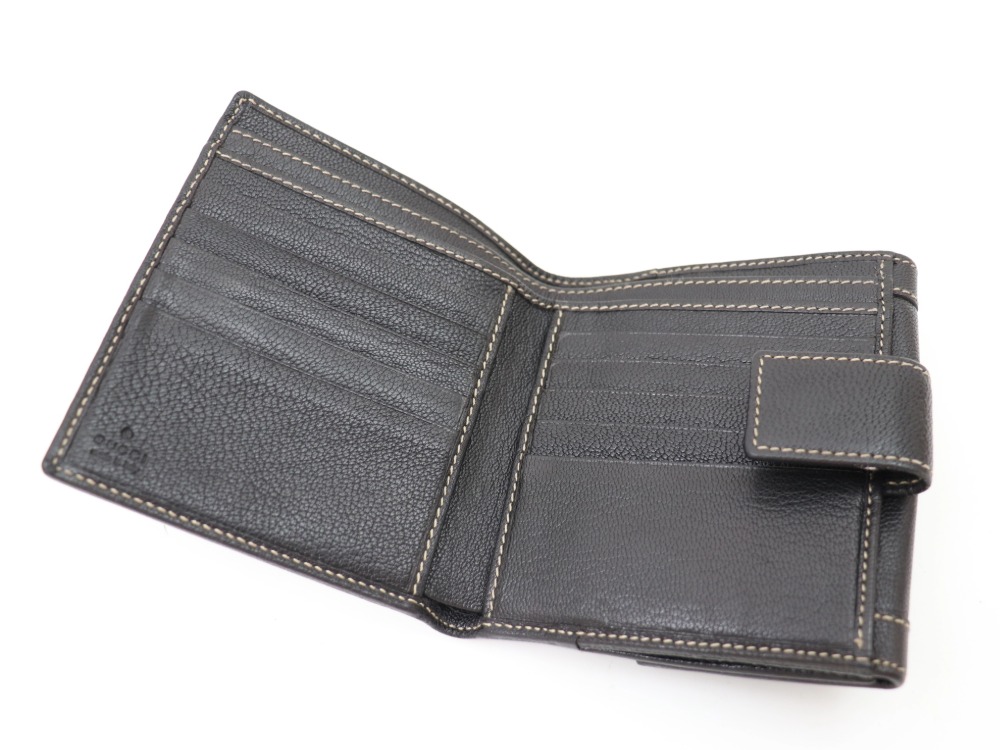 グッチシェリーラインWホック二つ折り財布内