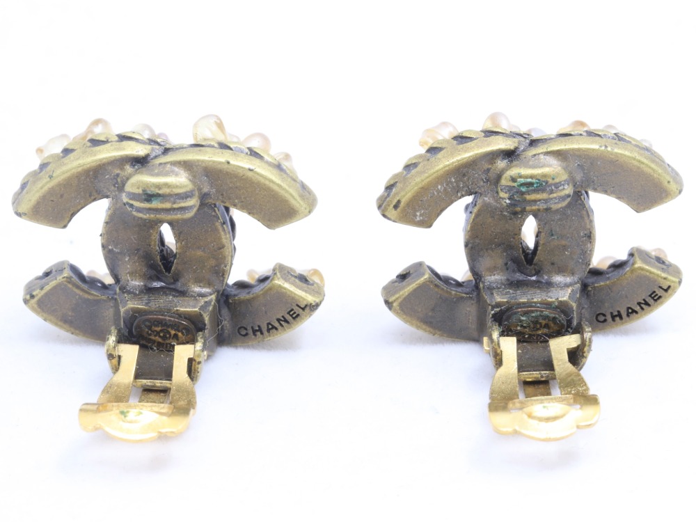 シャネルのココマークパールイヤリングプレート