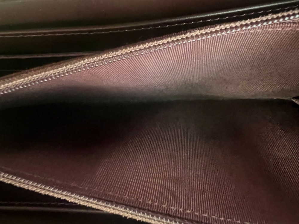 シャネルのマトラッセキャビアスキン長財布内