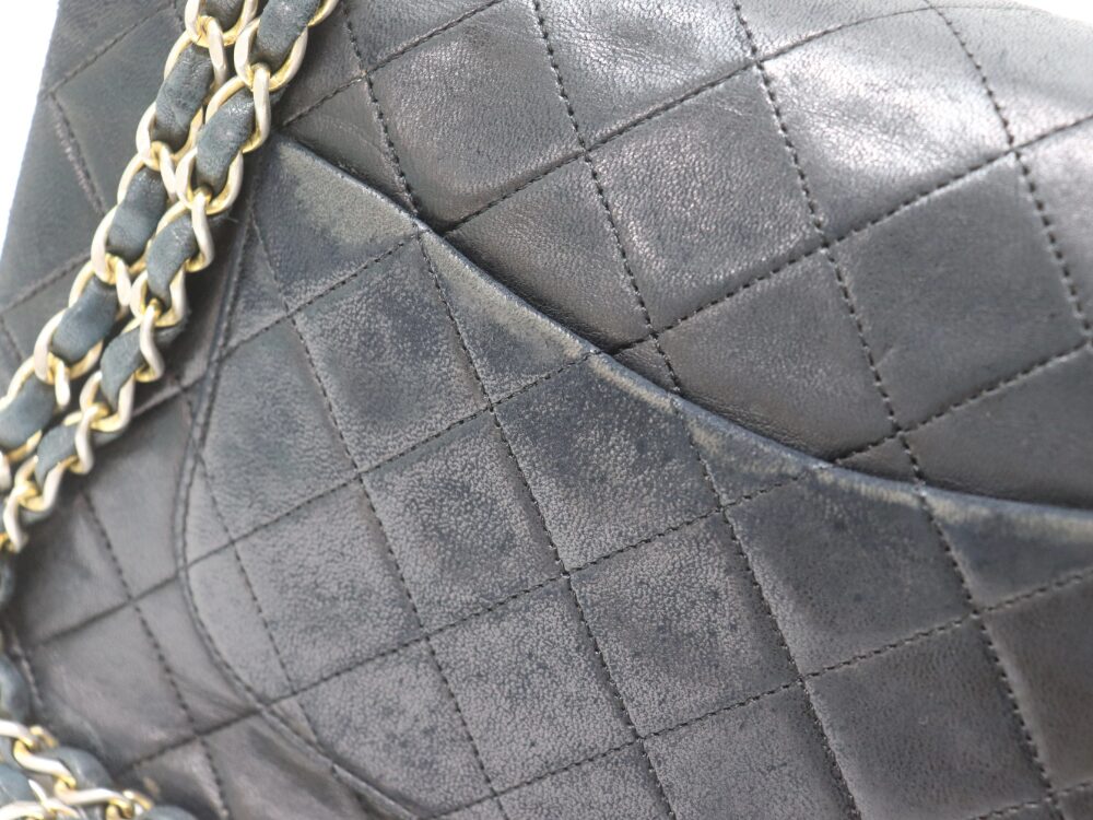 シャネルのマトラッセショルダーバッグ裏