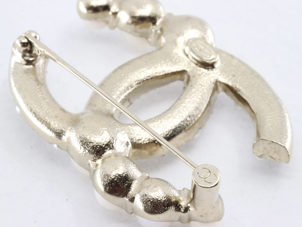 シャネルココマークブローチ裏