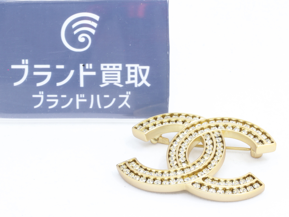 シャネルココマークラインストーンブローチ全体