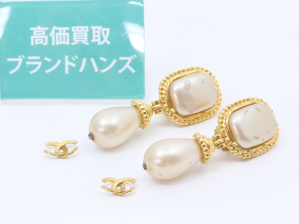シャネルフェイクパールイヤリング全体