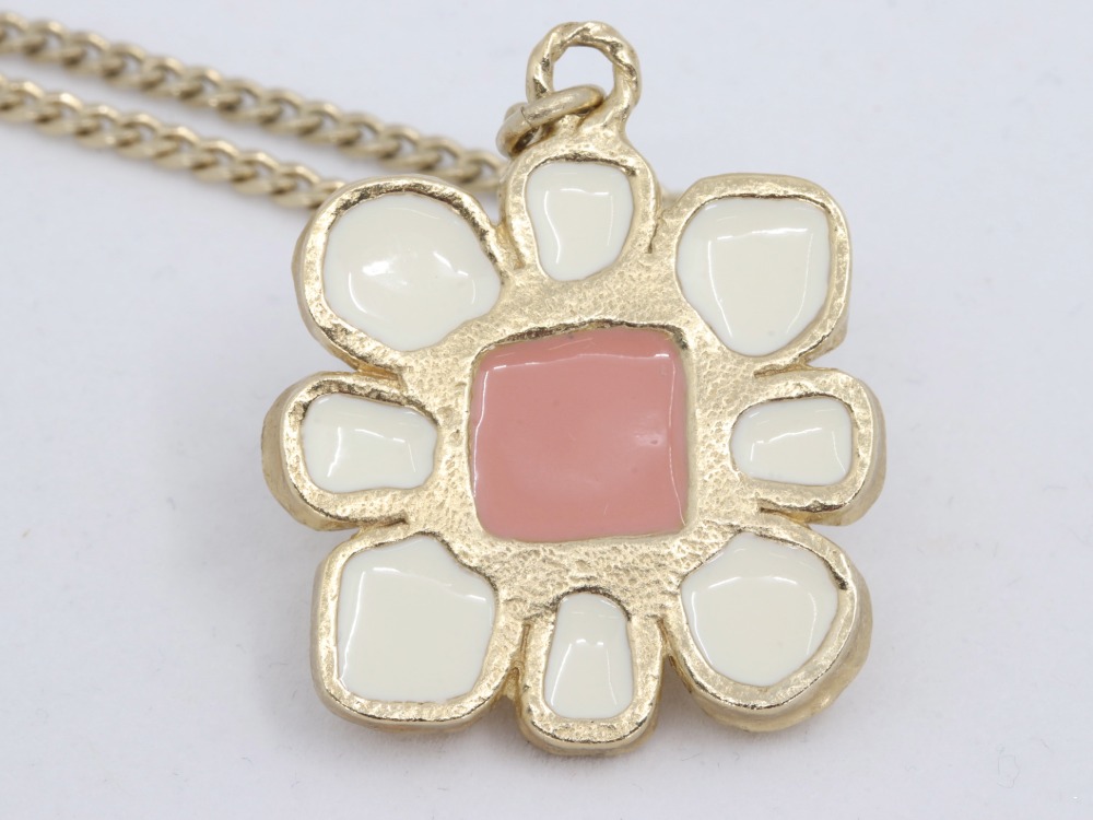 シャネルフラワーネックレスA16Cトップ裏面