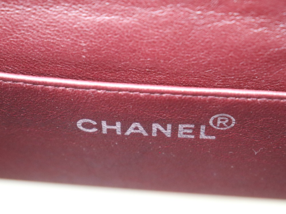 シャネルマトラッセバニティバッグロゴ