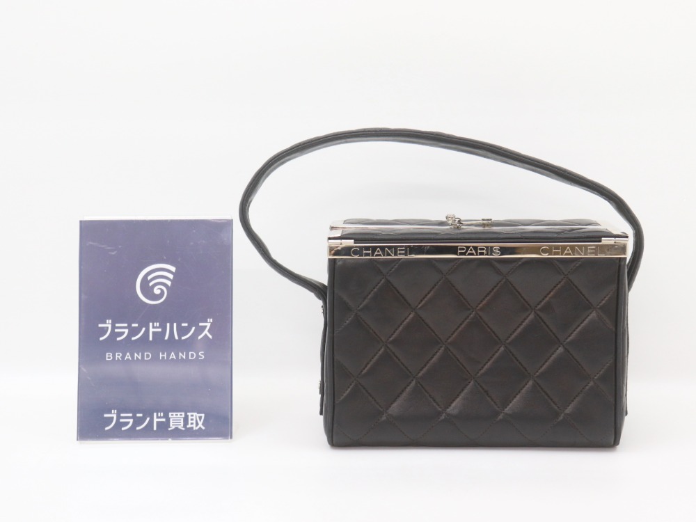 シャネルマトラッセバニティバッグ正面