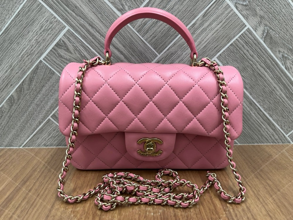 シャネルミニマトラッセバッグ正面