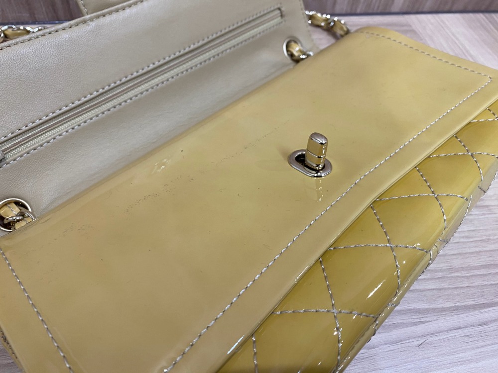 シャネルワイルドステッチショルダーバッグ内