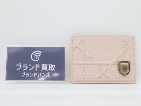 ディオールのディオラマカードケース