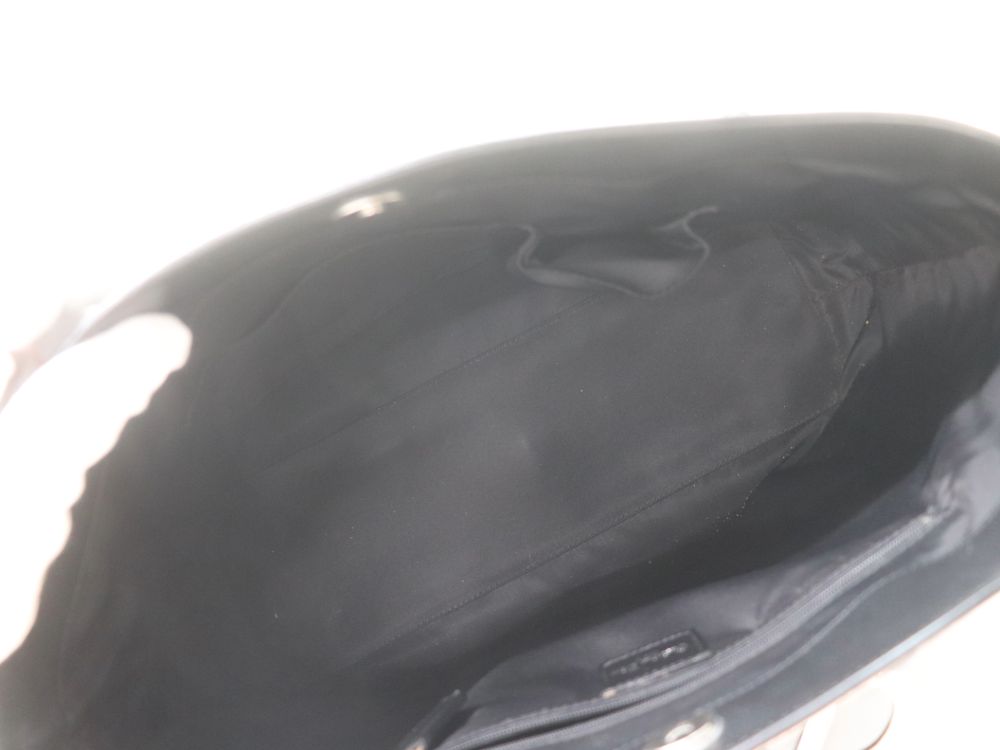 ディオールのトロッター刺繍ハンドバッグ内