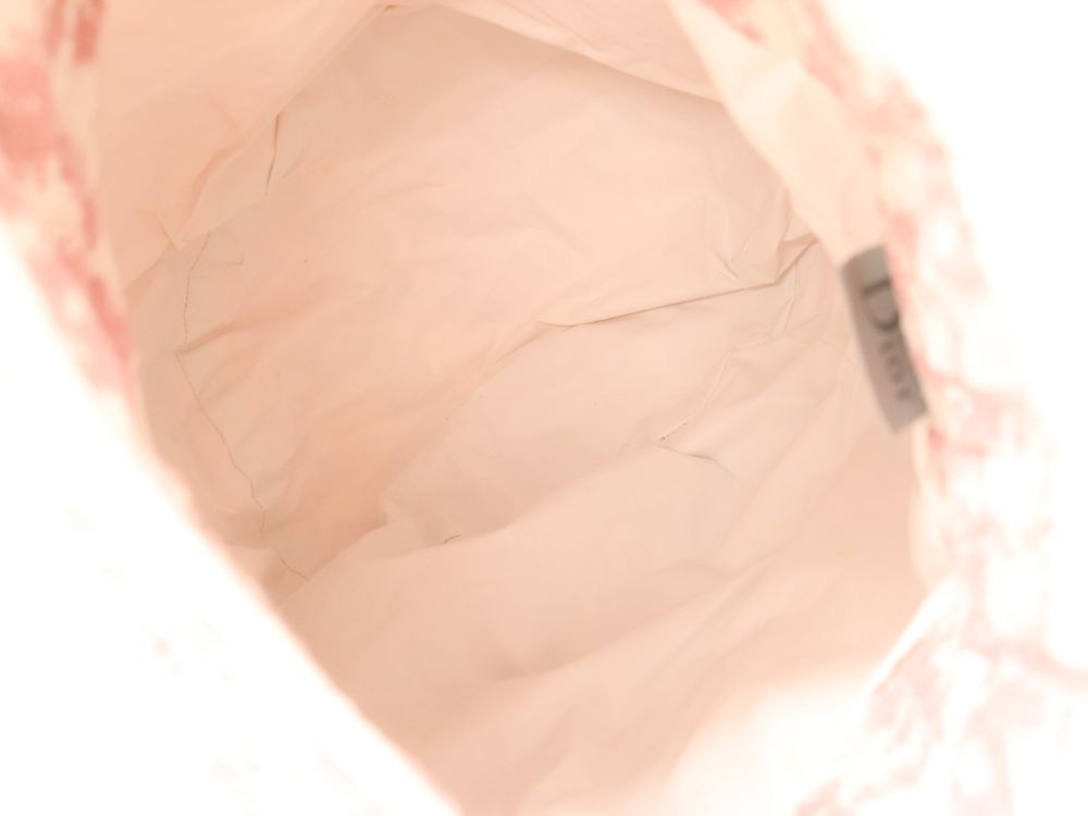 ディオールのトロッター巾着ポーチ内