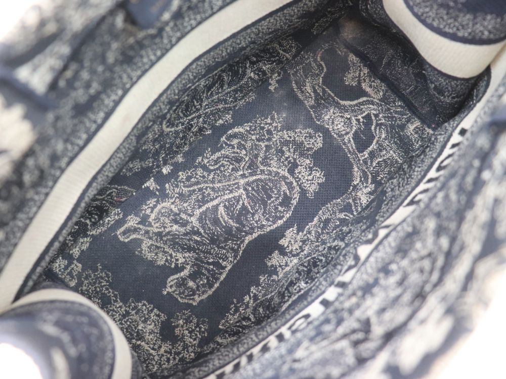 ディオールのブックトートジャガード内